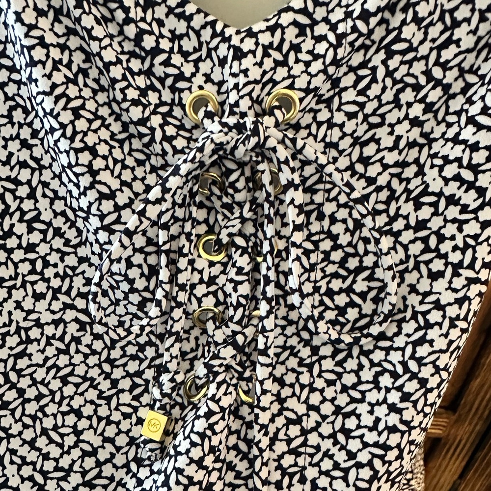 MICHAEL Michael Kors Navy & White Floral Lace Up Spaghetti Strap Tank Top Blouse - Picture 4 of 10